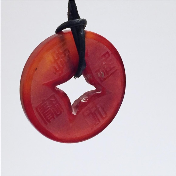 Vintage leather cord carved gemstone necklace - Picture 4 of 6